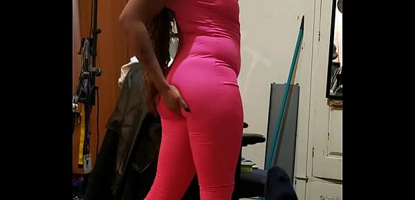  Ms new booty shows off in her outfit fir wirk